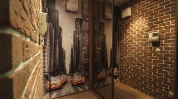 Облицовка коридора квартиры декоративным кирпичом